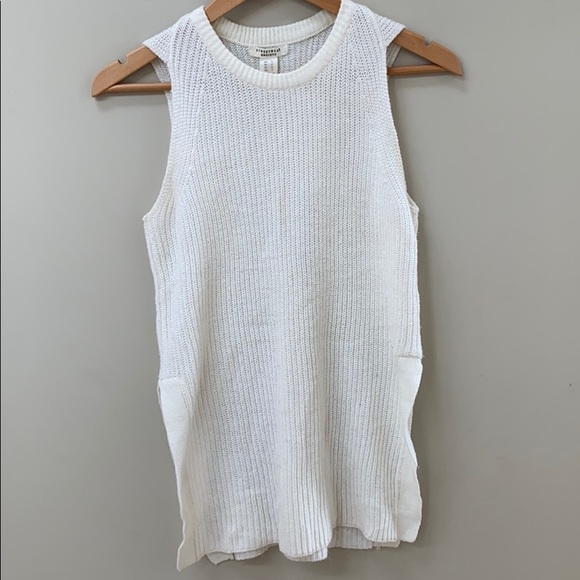 Sleeveless Sweater Vest - Picture 2 of 5
